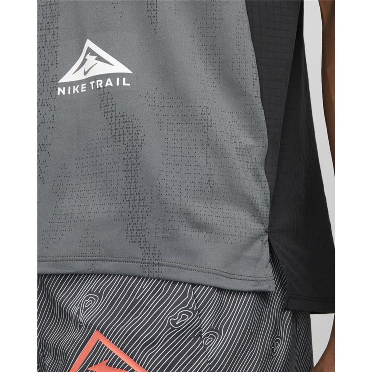 Ανδρική Μπλούζα με Κοντό Μανίκι Nike Dri-FIT Rise 365 Σκούρο γκρίζο