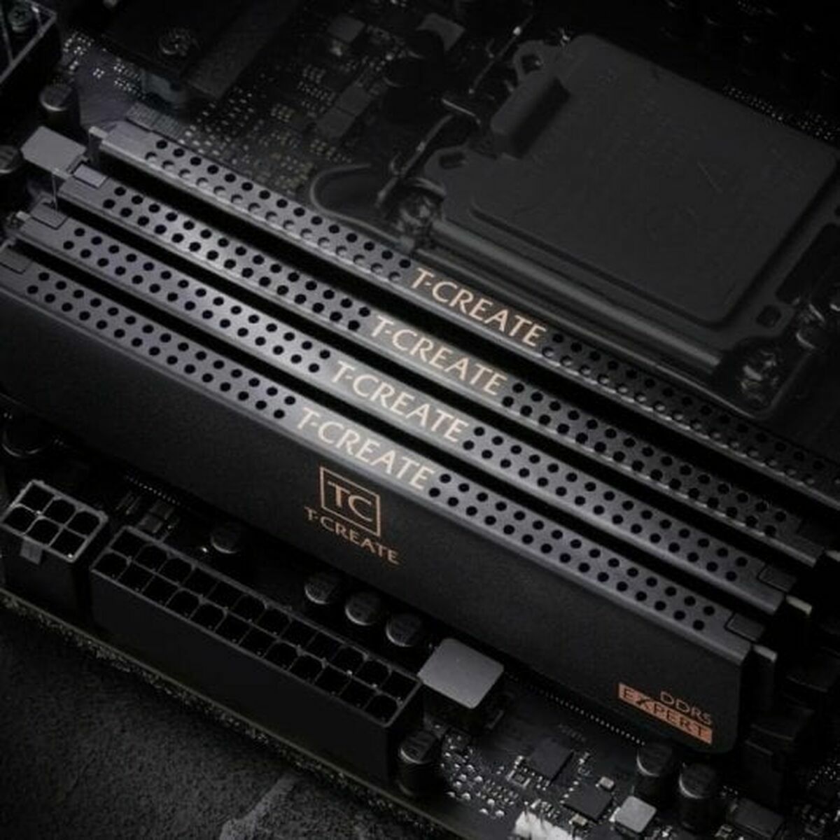 Μνήμη RAM Team Group CTCWD532G6000HC30DC01 32 GB DDR5 SDRAM DDR5 6000 MHz