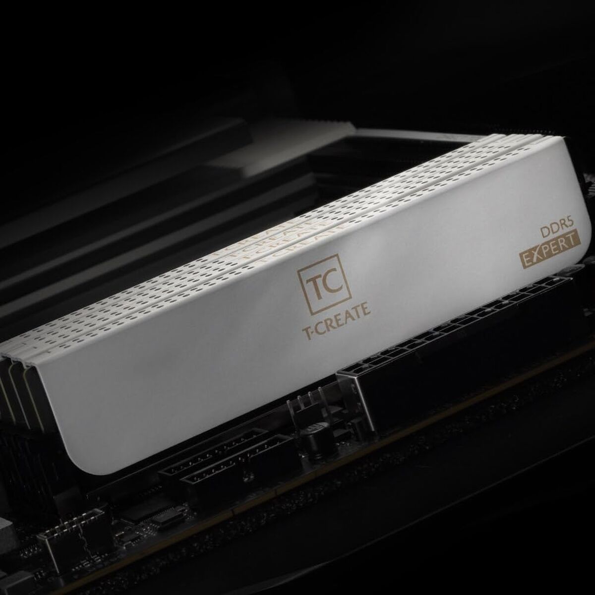 Μνήμη RAM Team Group T-CREATE EXPERT CTCWD548G7200HC34ADC01 48 GB DDR5 SDRAM DDR5 7200 rpm