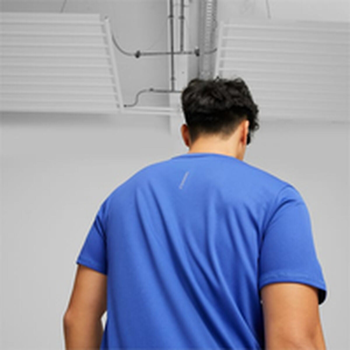 Ανδρική Μπλούζα με Κοντό Μανίκι Puma Run Favorite Logo Μπλε