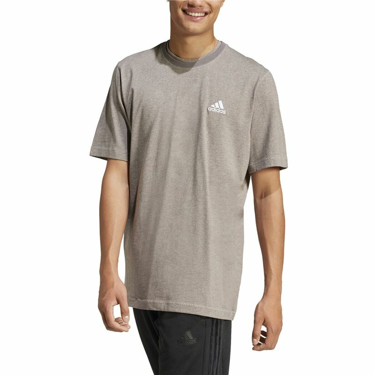 Ανδρική Μπλούζα με Κοντό Μανίκι Adidas Seasonal Essentials Καφέ Ανοιχτό Γκρι
