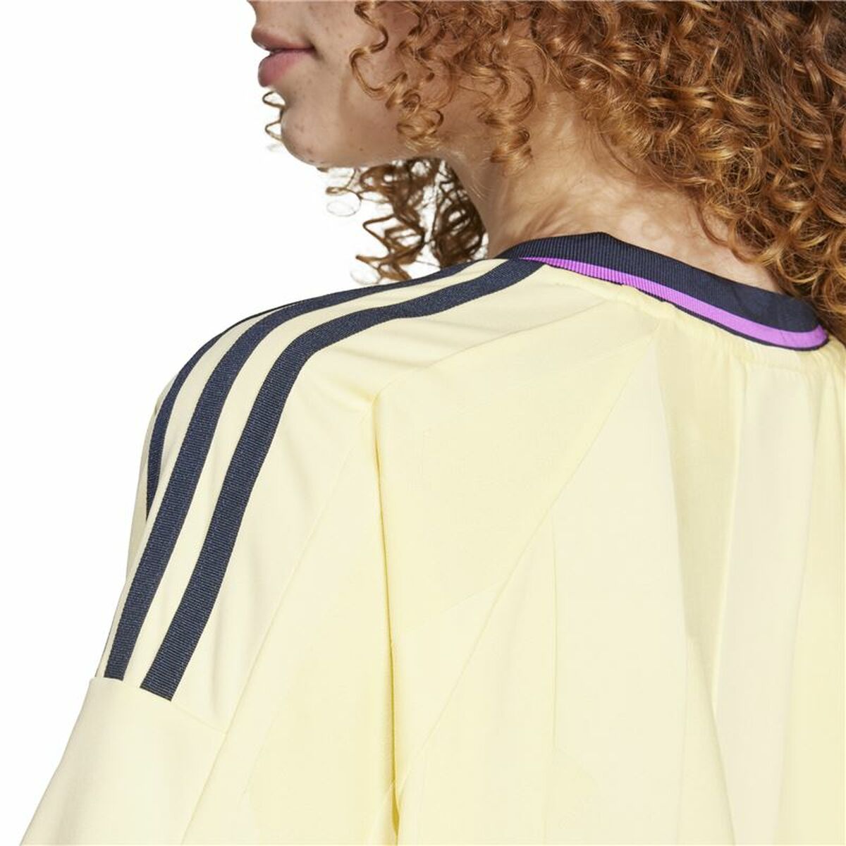 Ανδρική Μπλούζα με Κοντό Μανίκι Adidas Tiro Cut 3 Bandas Jacquard Boyfriend Μπεζ