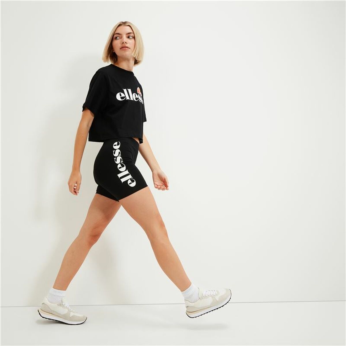 Αθλητικά Γυναικεία Κολάν Ellesse Tour Μαύρο