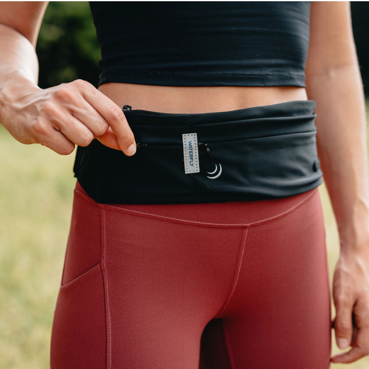 Waterfly Ριγέ Τσαντάκι Τρεξίματος 3.0 Μαύρο Unisex Lycra 1L με Ανακλαστικά & Έξοδο Ακουστικών