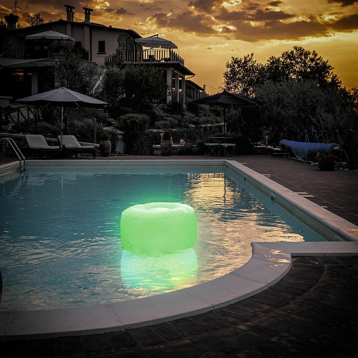 Pack Φουσκωτή Πολυθρόνα με Πολύχρωμο LED και Φουσκωτό Κάθισμα με Πολύχρωμο LED και Τηλεχειριστήριο InnovaGoods