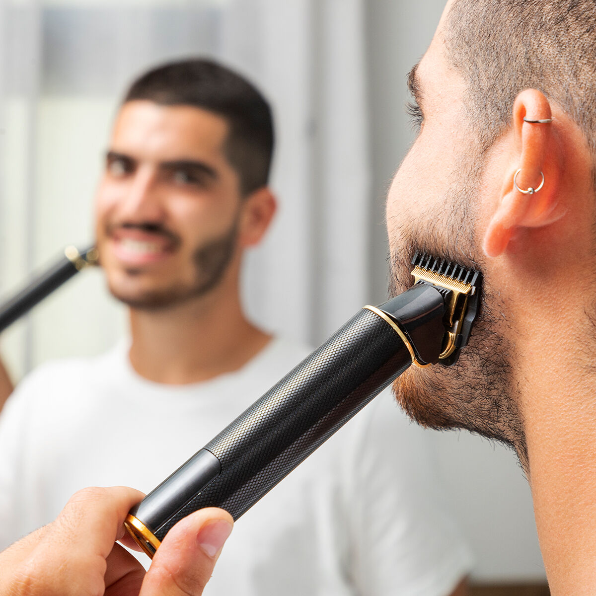Pack πρότυπο για ξύρισμα γενειάδας Hipster Barber και Επαγγελματκική επαναφορτιζόμενη κουρευτική μηχανή με αξεσουάρ InnovaGoods
