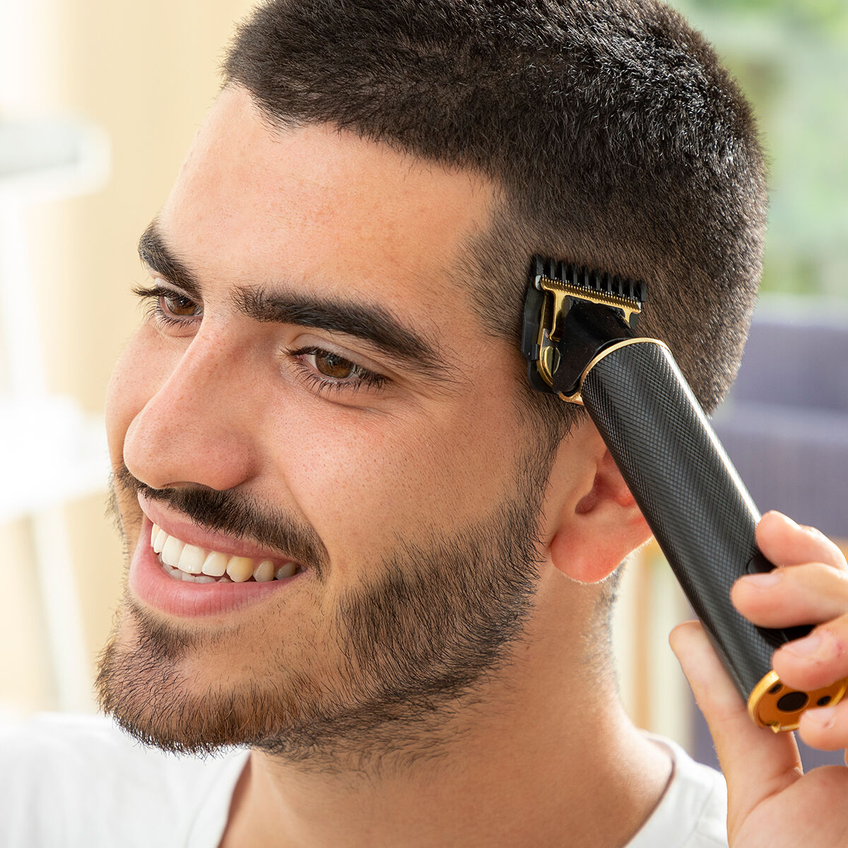 Pack πρότυπο για ξύρισμα γενειάδας Hipster Barber και Επαγγελματκική επαναφορτιζόμενη κουρευτική μηχανή με αξεσουάρ InnovaGoods