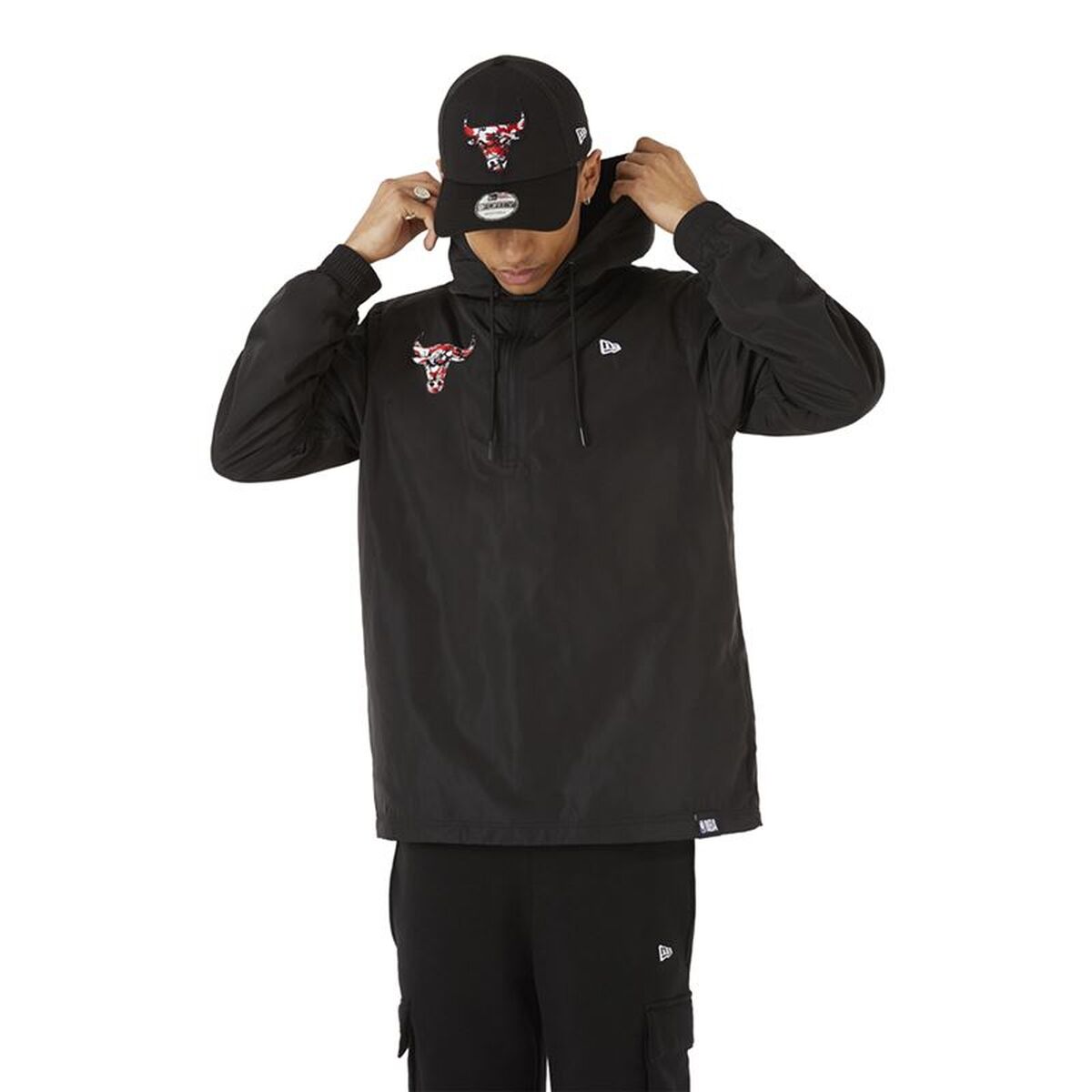 Ανδρικό Φούτερ με Κουκούλα New Era Chicago Bulls Camo Logo Windbreacker Μαύρο