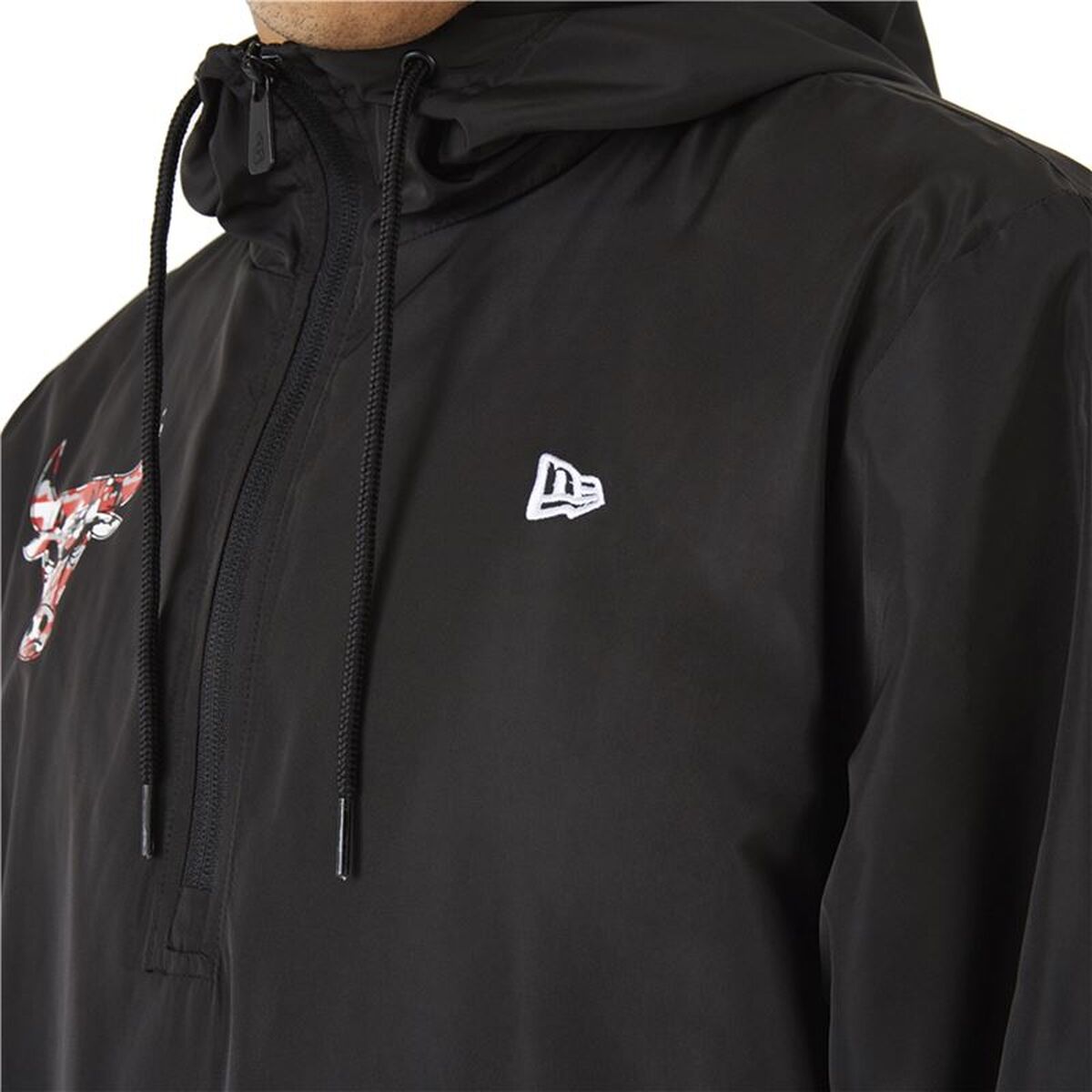 Ανδρικό Φούτερ με Κουκούλα New Era Chicago Bulls Camo Logo Windbreacker Μαύρο